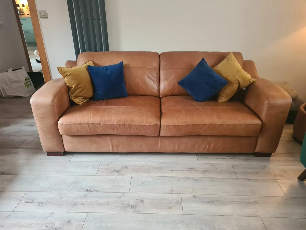 4 Seater Leather Couch - Image 2