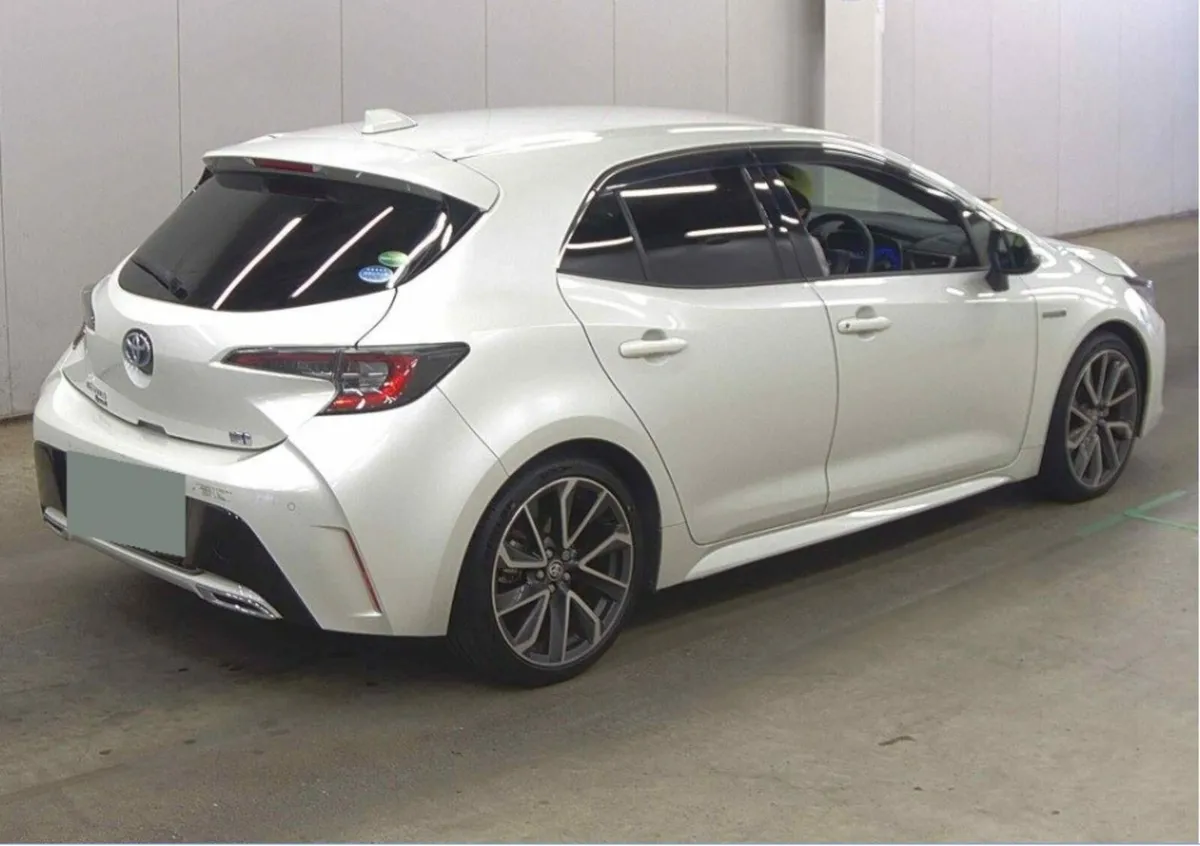 2018 Toyota Corolla Sport Hybrid Automatic - Image 3