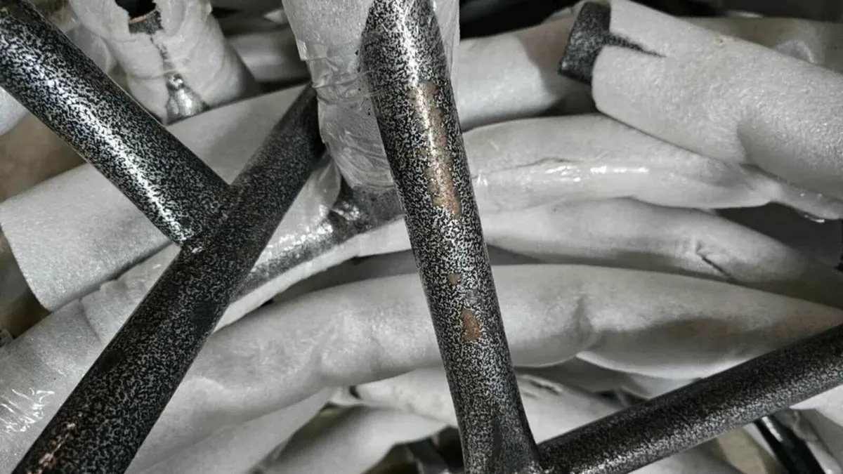 Egg Chair with a slight cosmetic defect on - Image 2