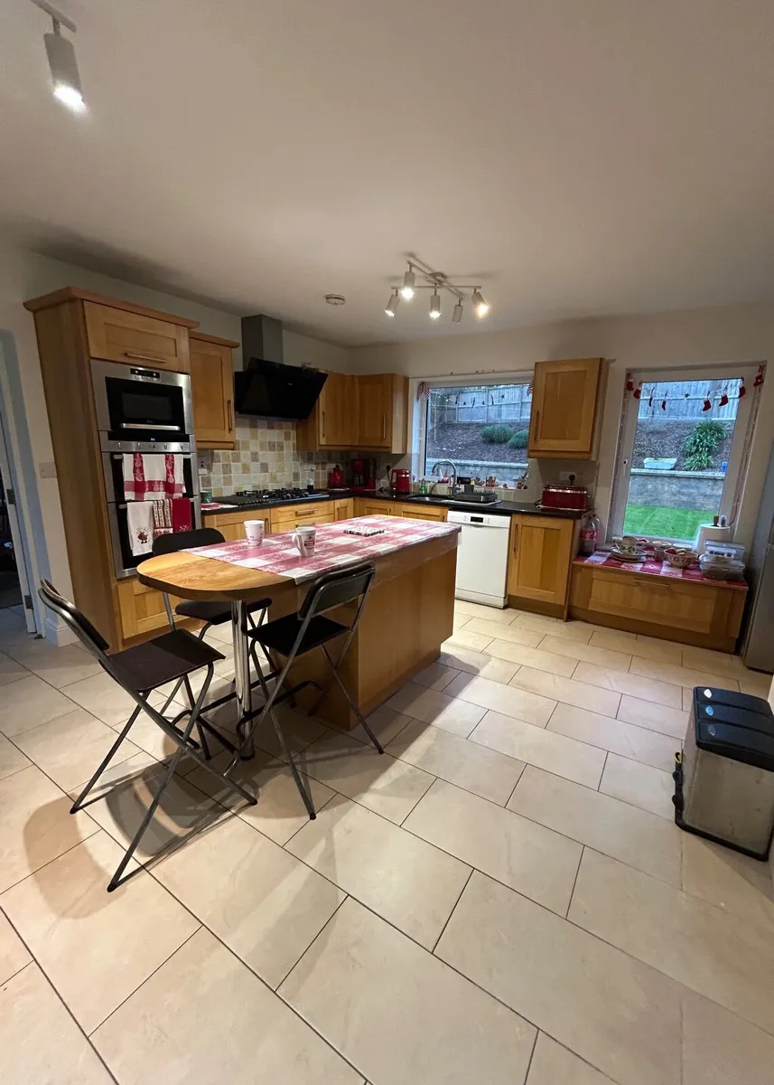 Kitchen units - Image 1