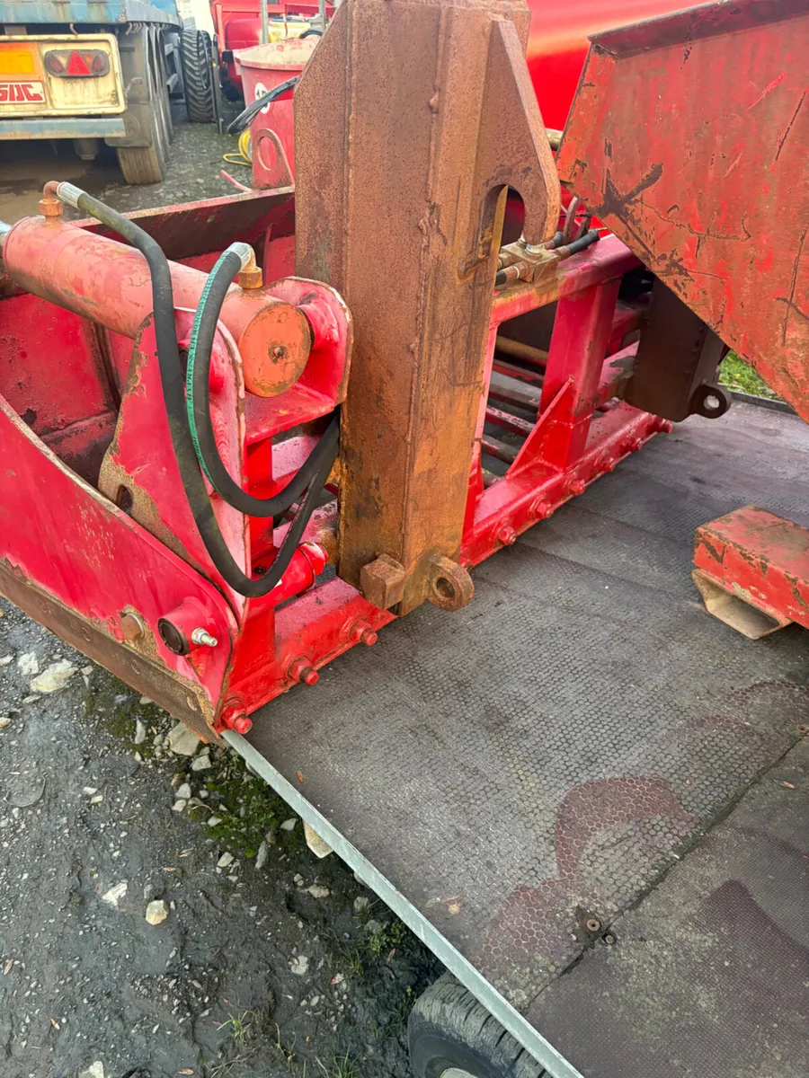 Red rock shear grab - Image 2