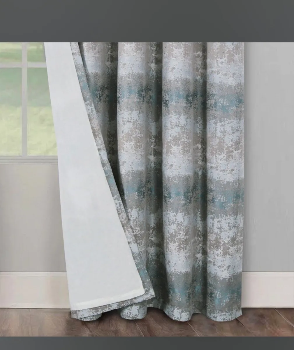 Curtains - Image 2