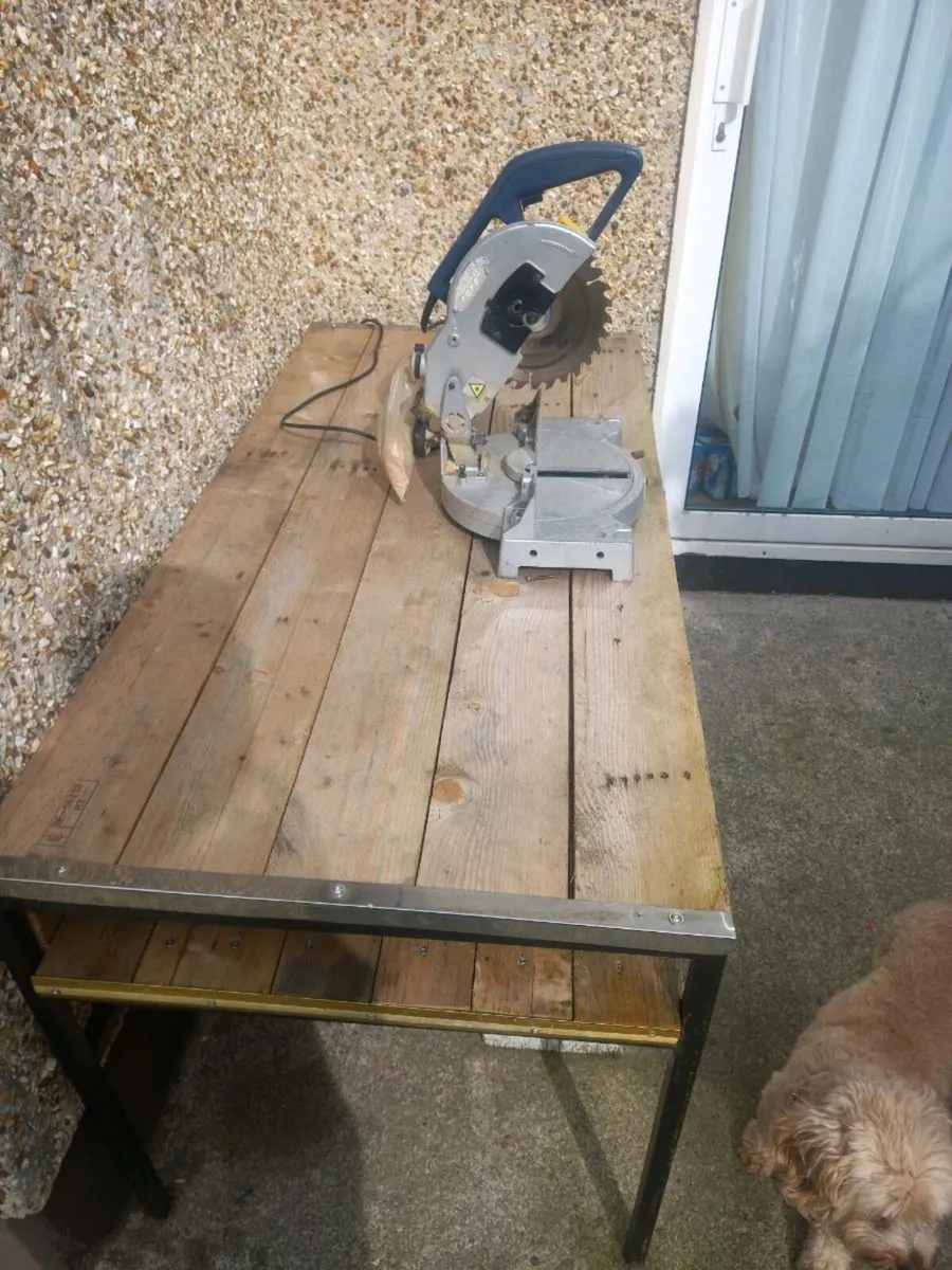 Work bench &saw - Image 2