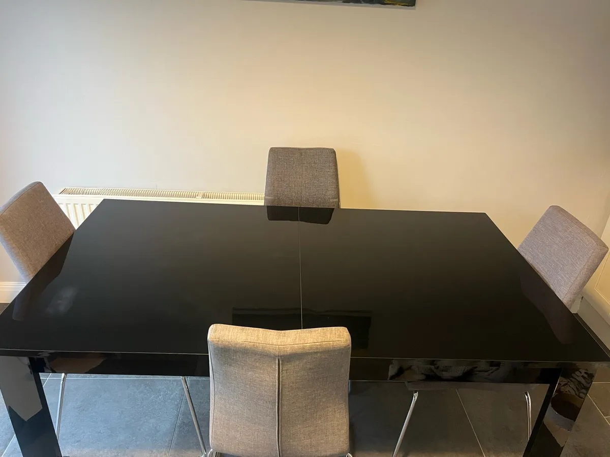 Dining table and 4 chairs - Image 1