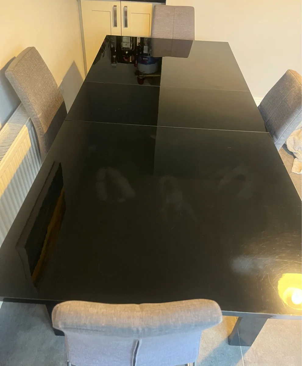 Dining table and 4 chairs - Image 4