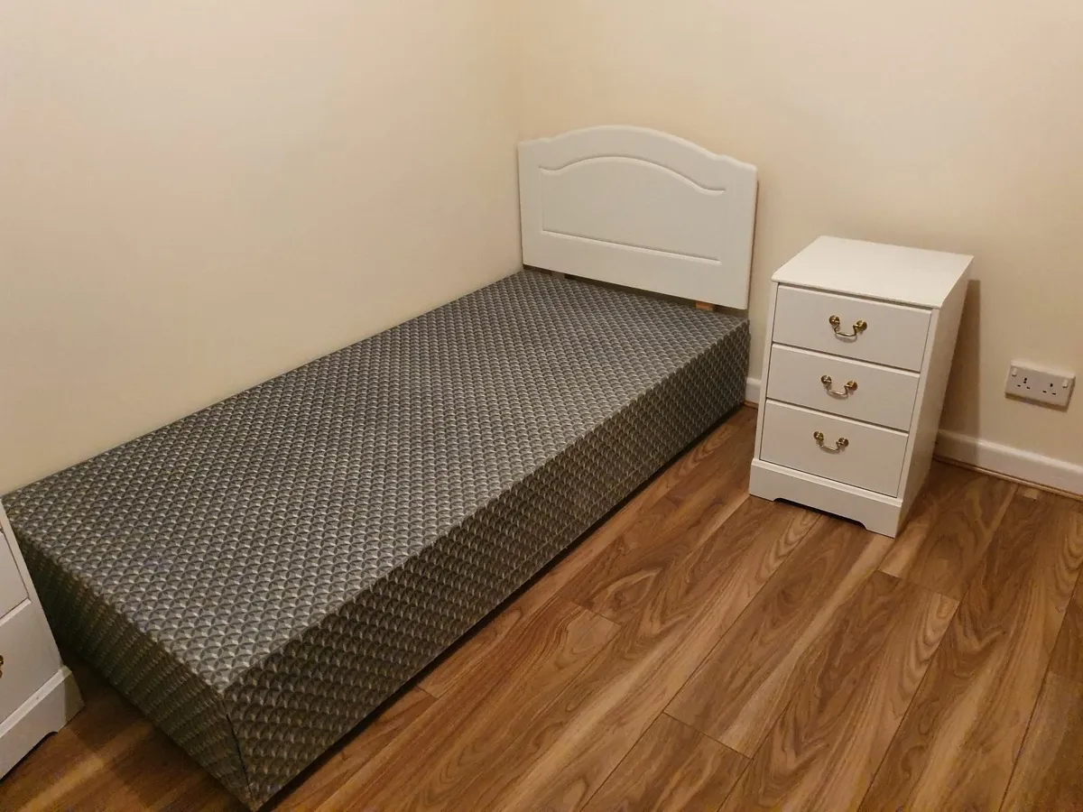 Bedroom furniture - Image 1