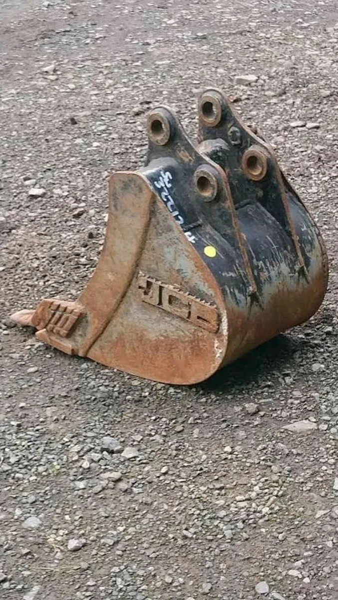 JCB 15C 16C 18Z 19C GENUINE DIGGER BUCKET - Image 1