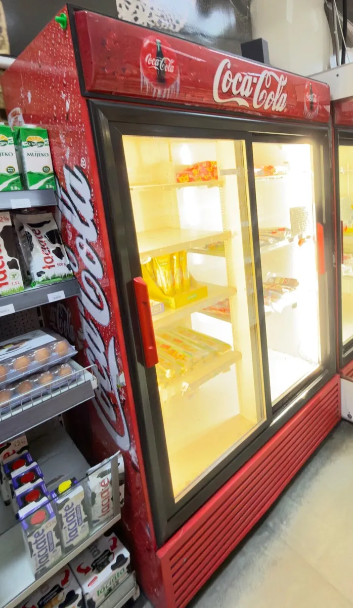 Shop Beverage fridge display - Image 1