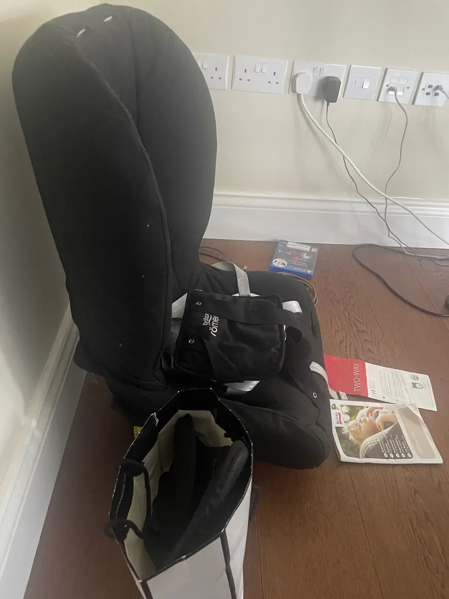 Car seat - Image 1