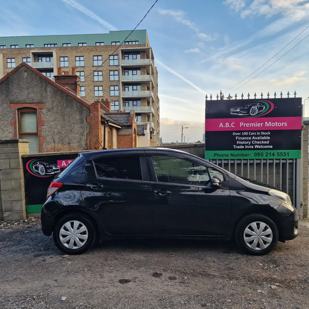 Toyota Vitz 2011 Automatic - Image 2