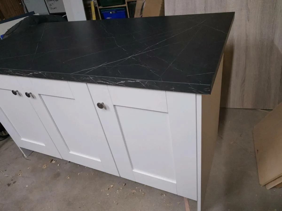 Kitchen island - Image 2