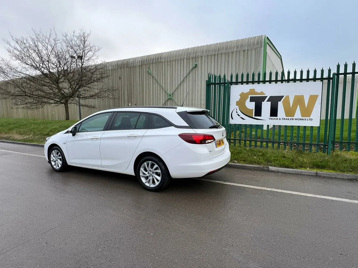 Vauxhall Astra - Image 1