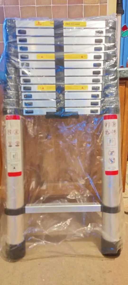 Telescopic Aluminium Ladder 5M - Image 1
