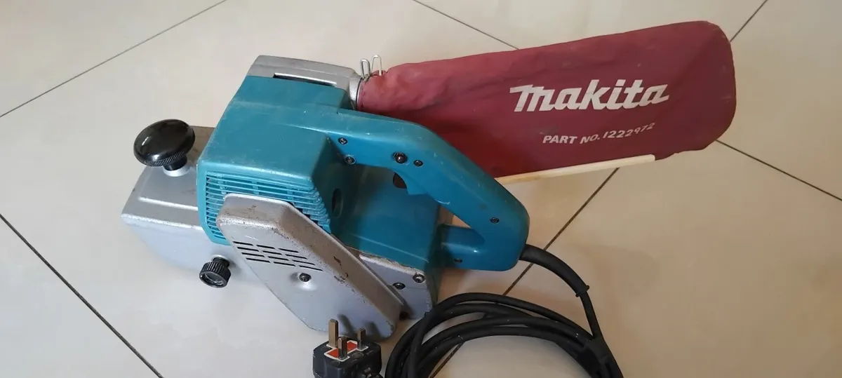 Makita 9401 Belt Sander 240v - Image 2