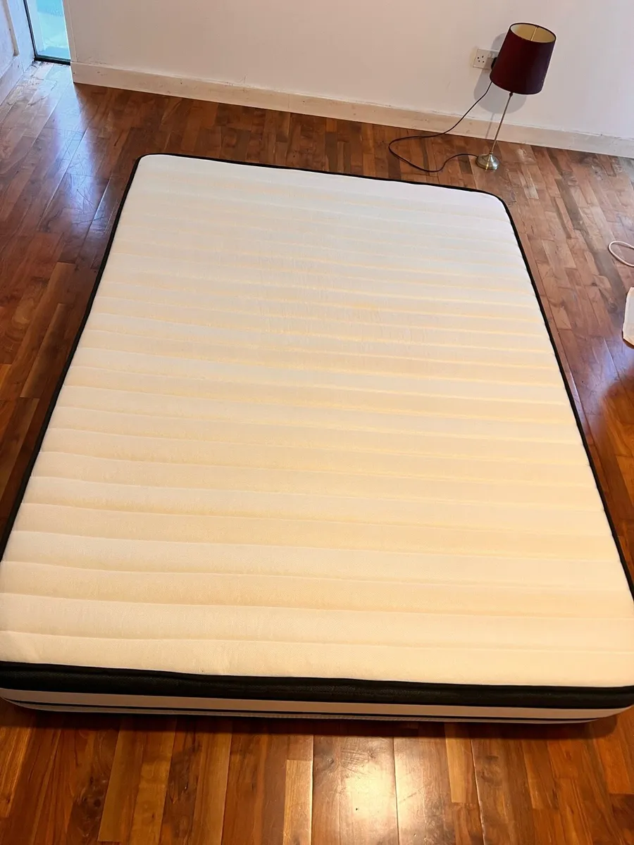 King Size Memory Foam Mattress- Excellent conditio - Image 4