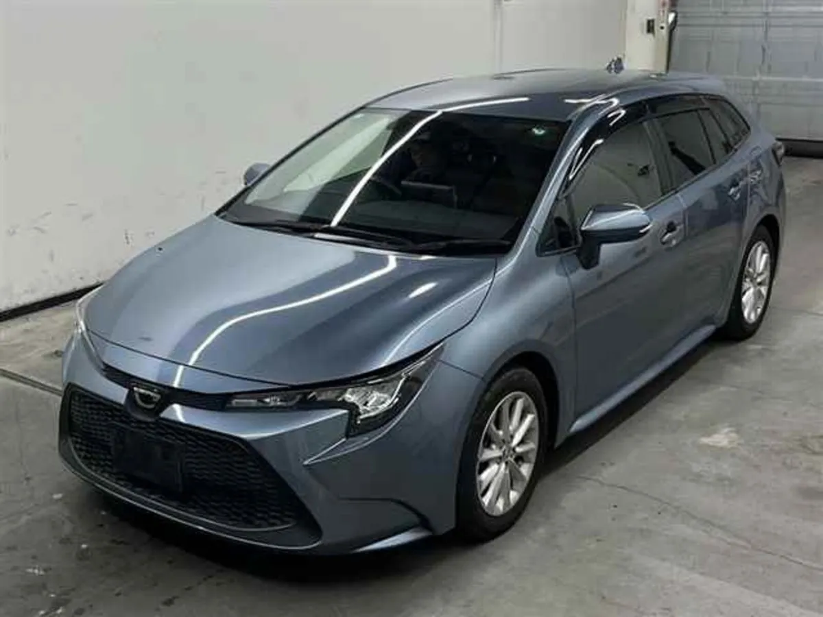 2020 Toyota Corolla Touring Hybrid - Image 2