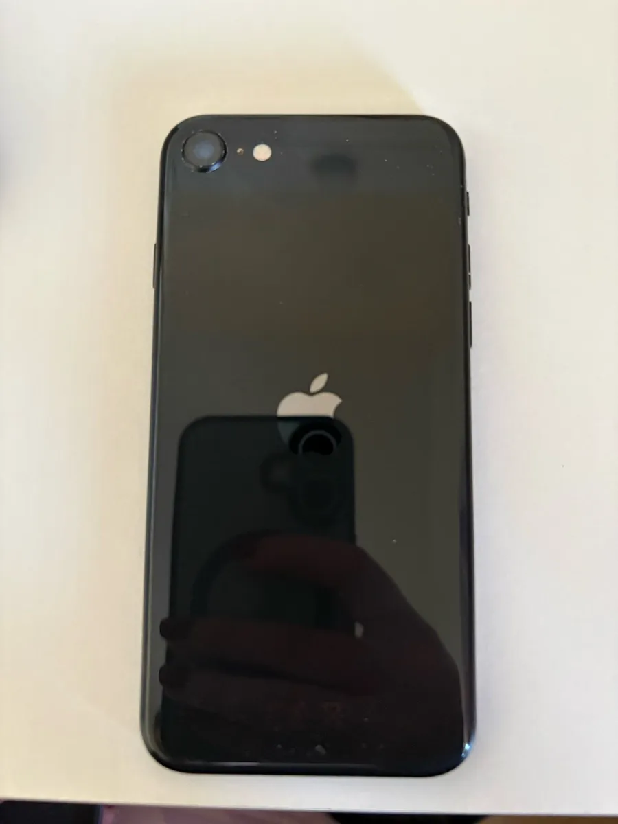 iPhone SE 2022 - Image 3