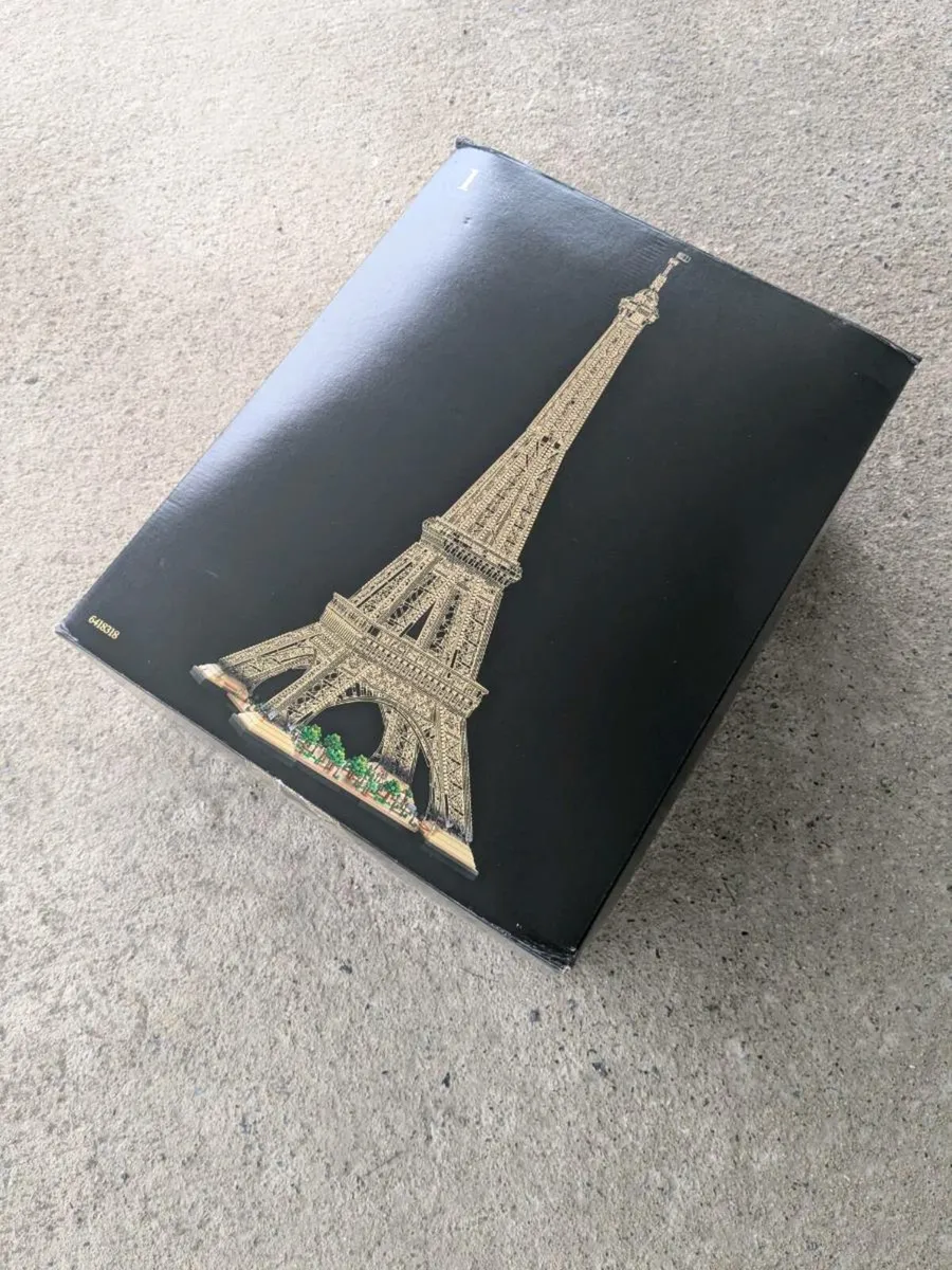 Lego Eiffel Tower - Image 1