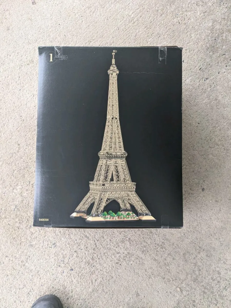 Lego Eiffel Tower - Image 2