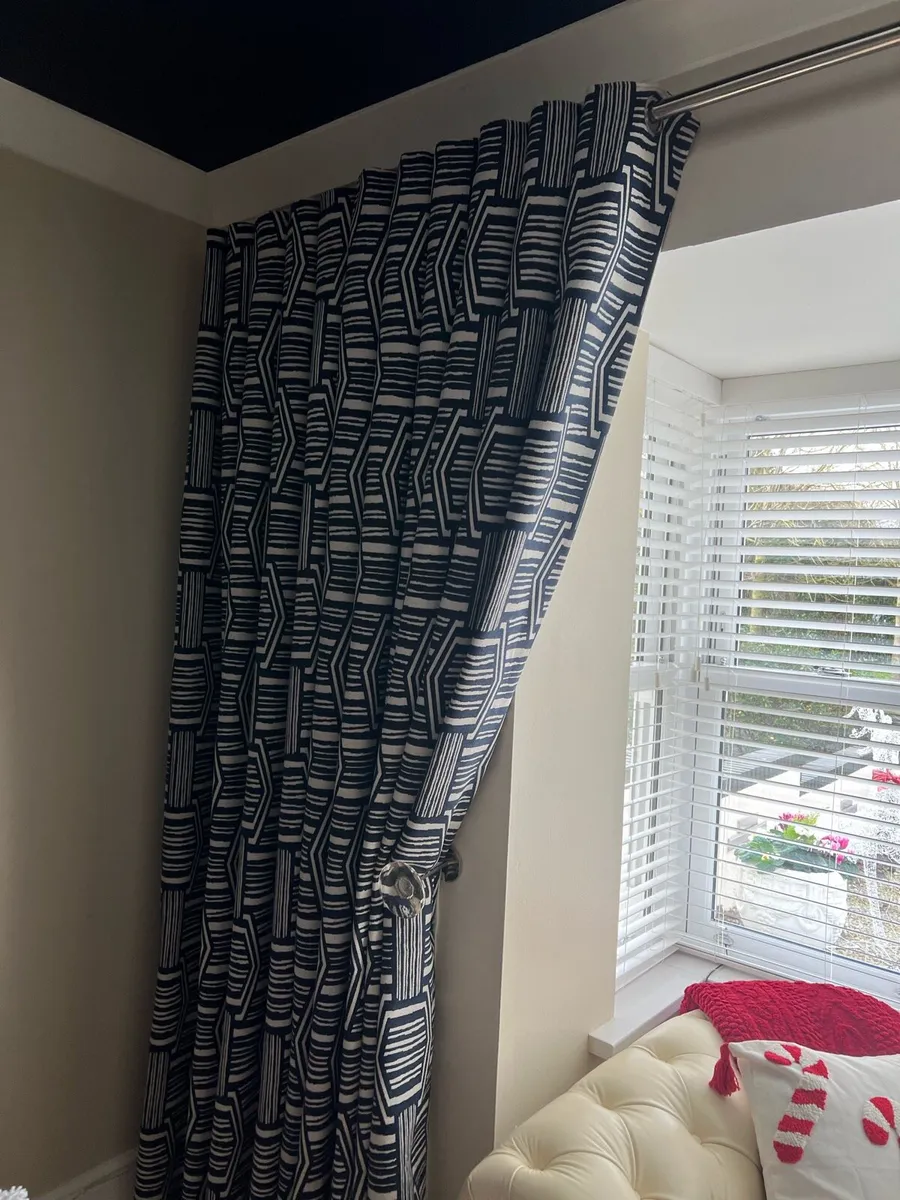 Curtains rug wall art cushions - Image 1