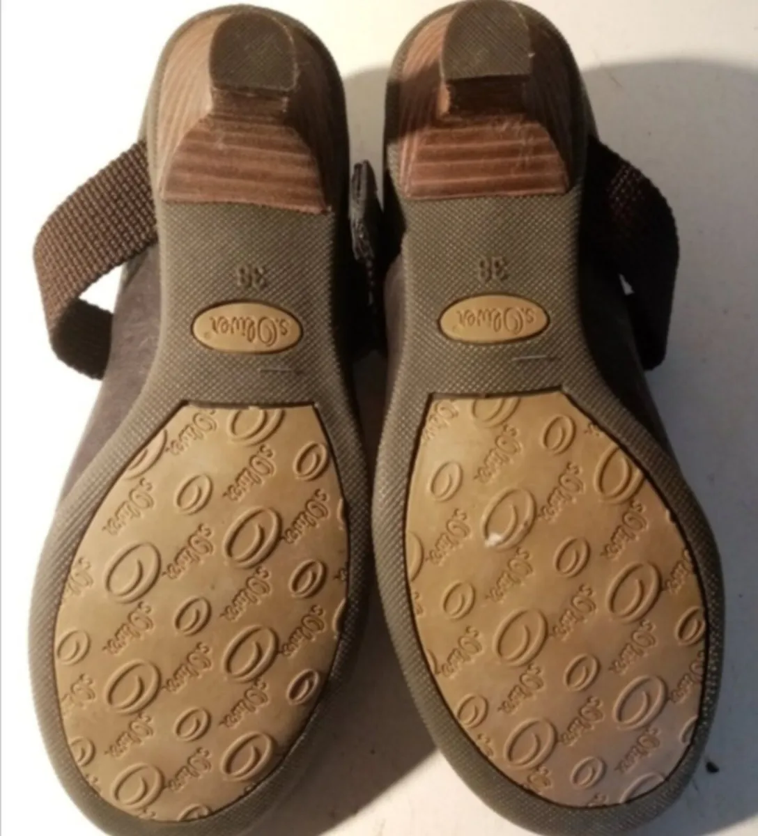 S Oliver Dark Brown Shoes with Gold Trim - Image 4