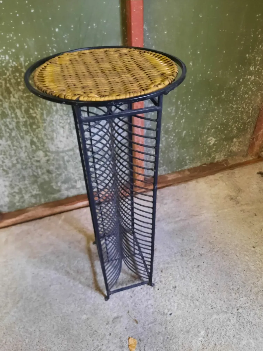 Plant stand - Image 1