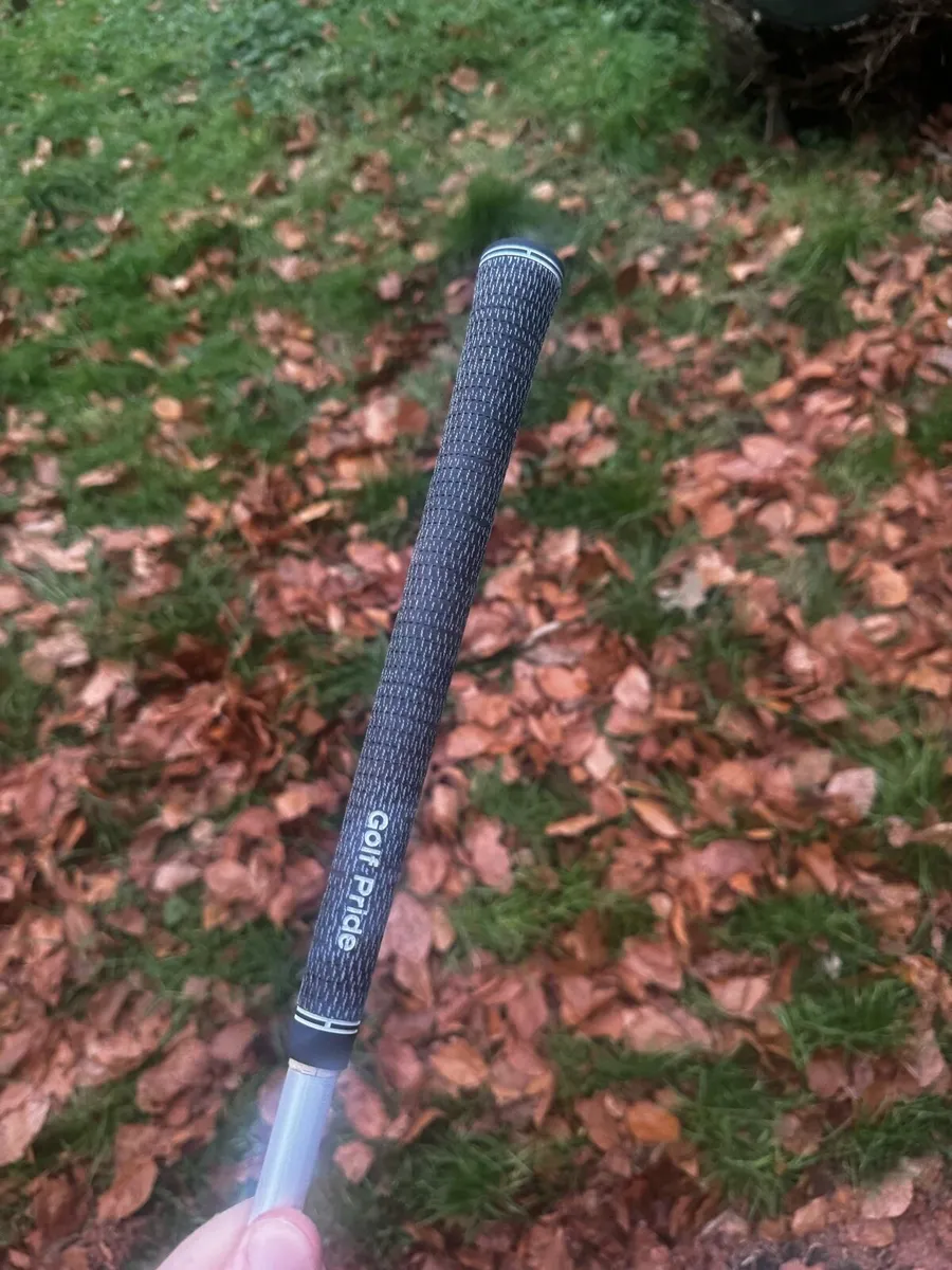 Titleist u505 2 iron 105x AD DI - Image 3