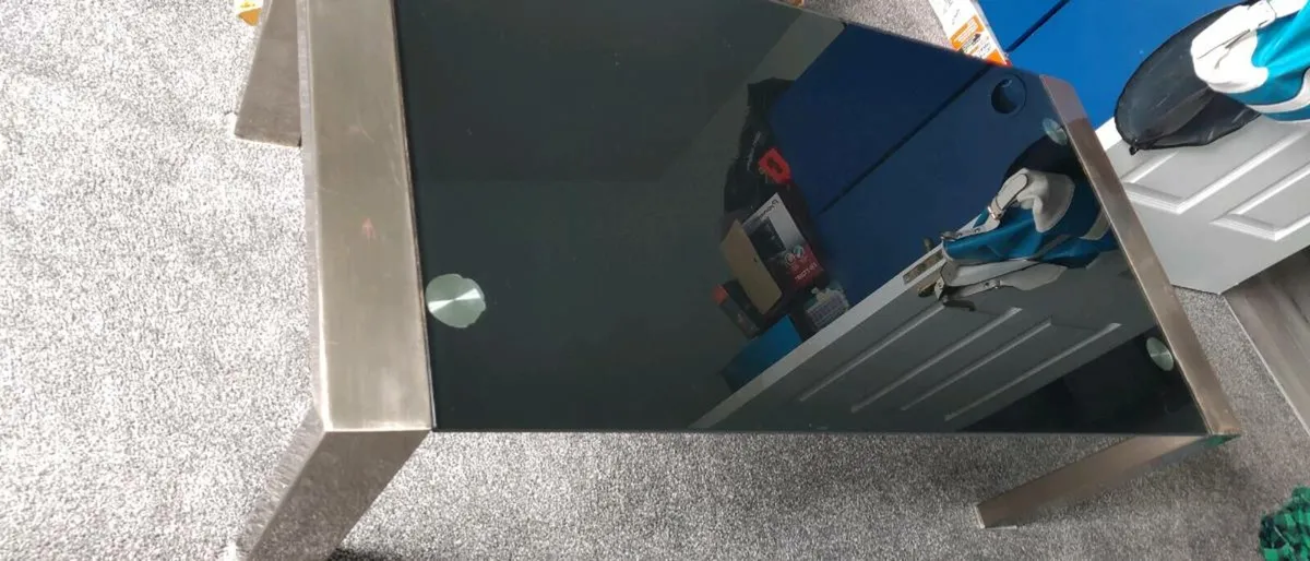 Black glass table - Image 2