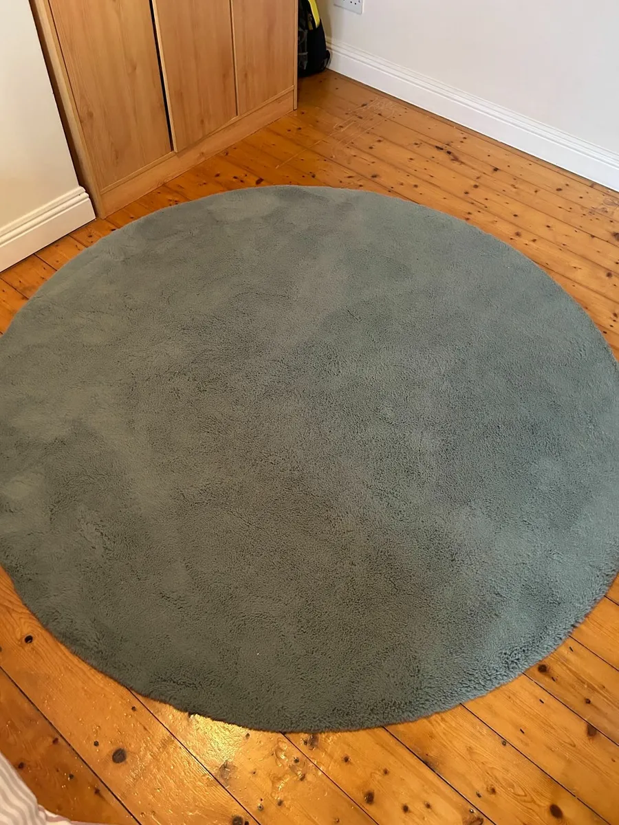 Round Rug 180cms - Image 1