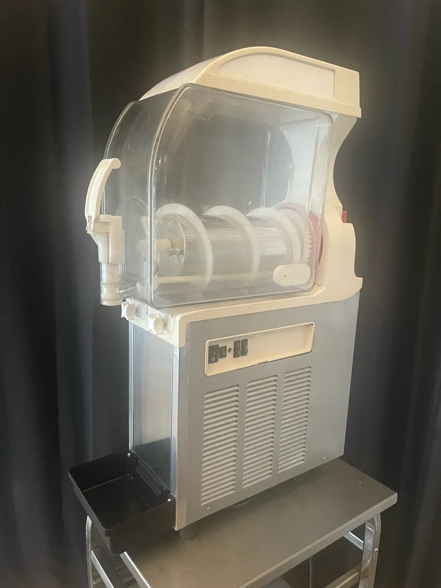 Slush Machine - Image 1