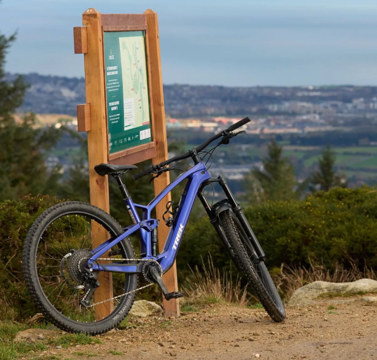 Treak Fuel Ex E mountain bike - Image 1