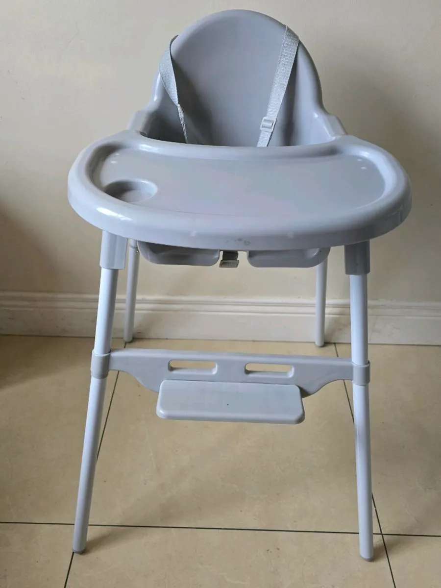Baby highchair - Image 1