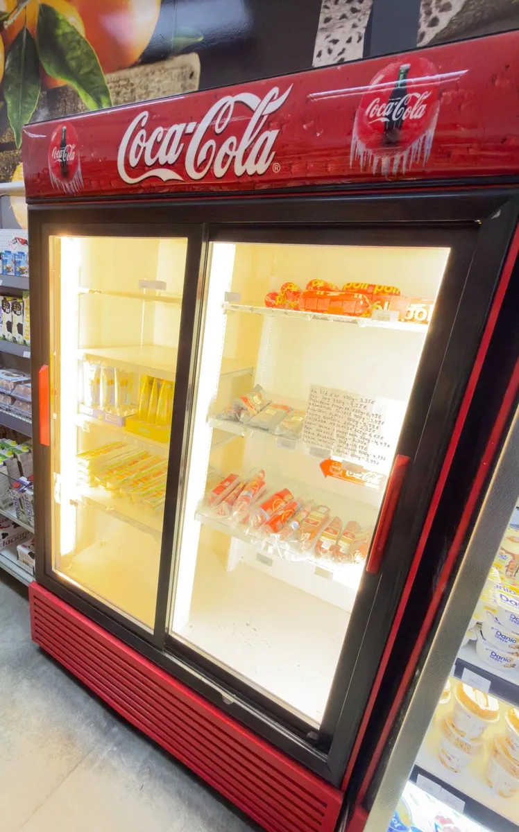 Shop Beverage fridge display - Image 4