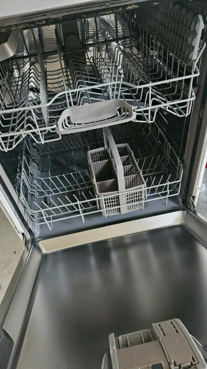 Bosch Freestanding Dishwasher - Image 2