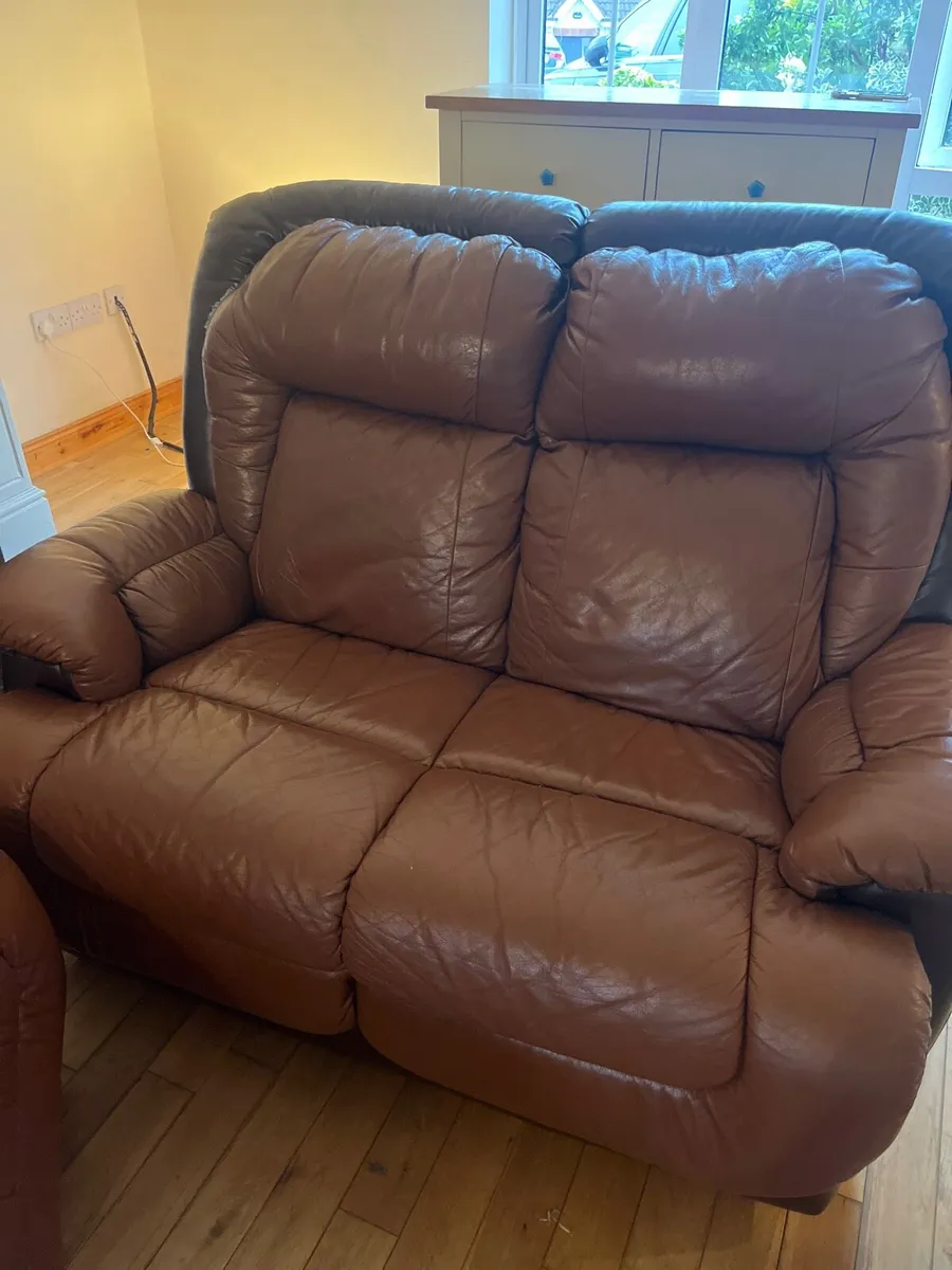 Two x 2 seater leather couches - Image 2