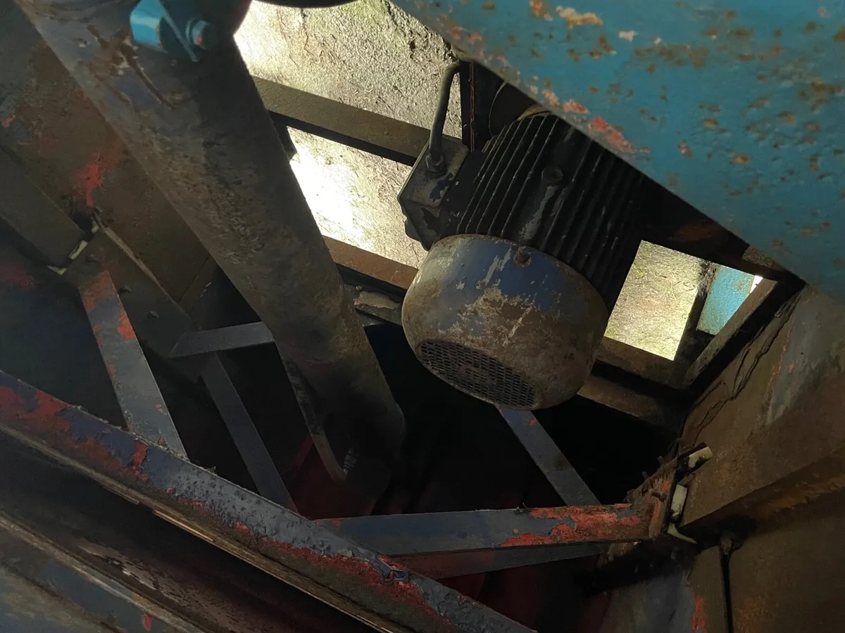 Rubbish Cardboard baler - Image 4