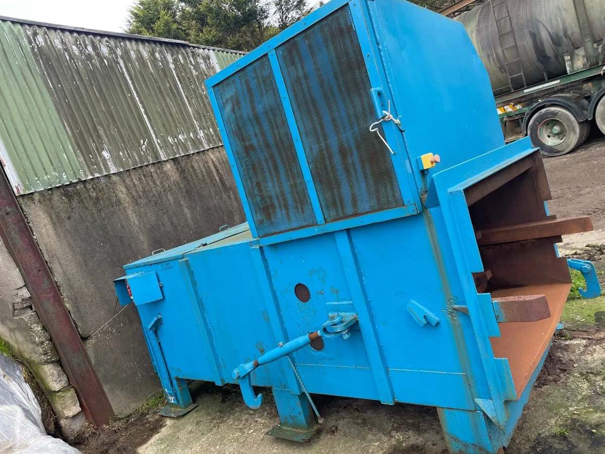 Rubbish Cardboard baler - Image 1