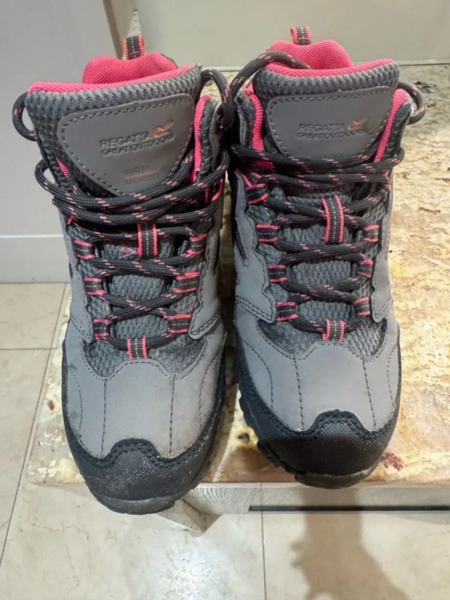 Trespass girls waterproof hill walking boots - Image 1