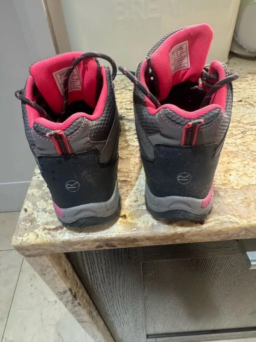 Trespass girls waterproof hill walking boots - Image 3