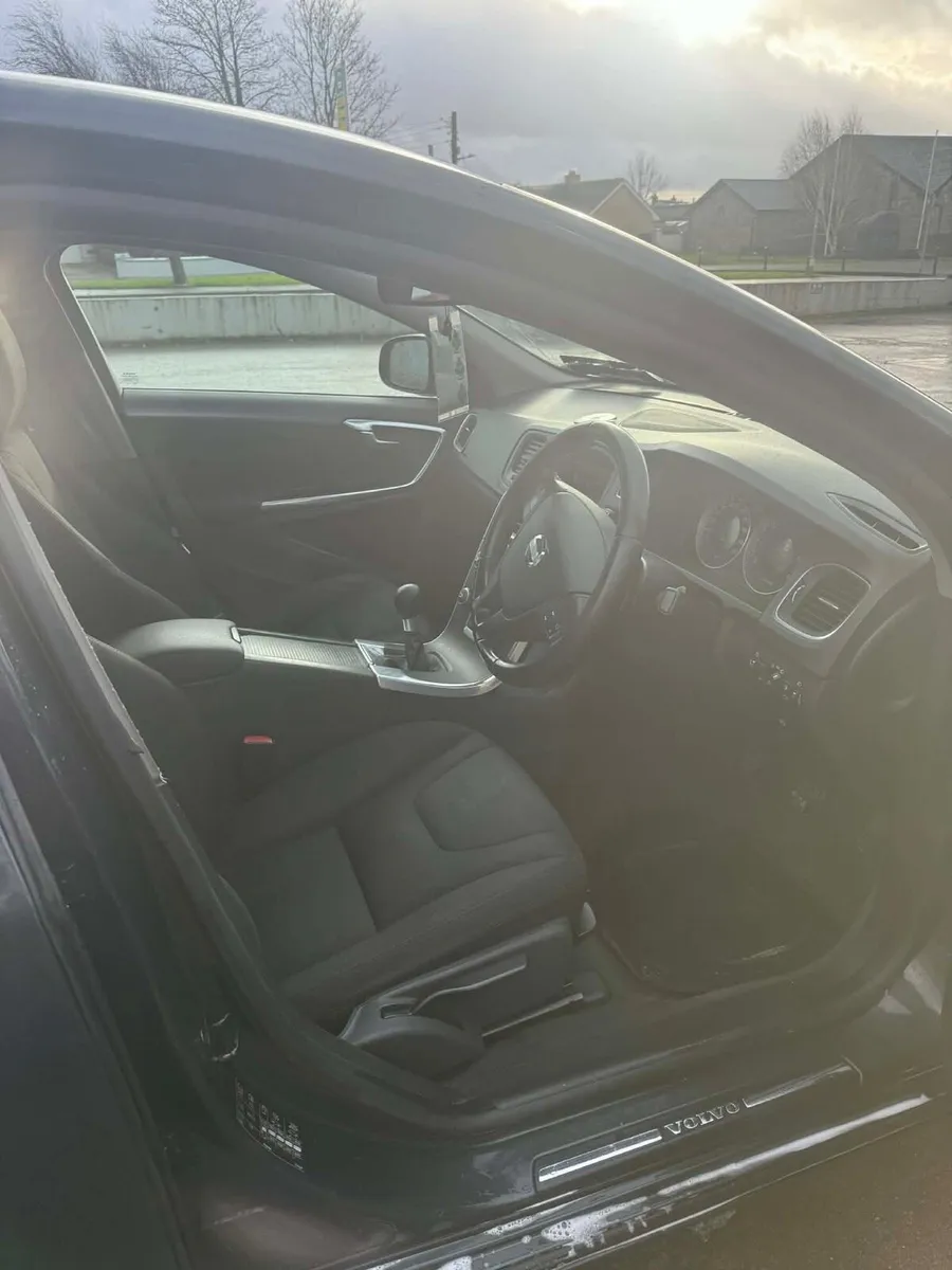 VOLVO S60 2.0 6 SPEED MANUAL 2011 - Image 3