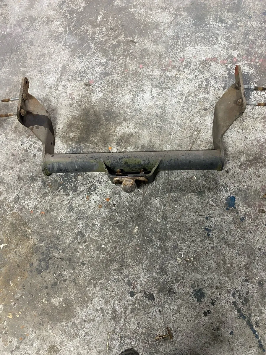 Tow bar and roof rack - Image 2