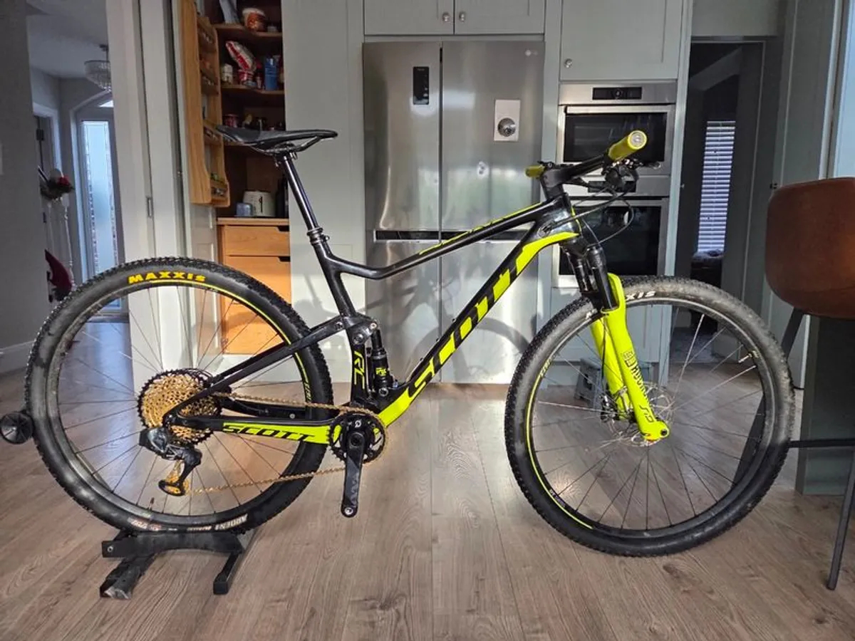 Scott Spark 900 World Cup with spare front triangle - Image 1