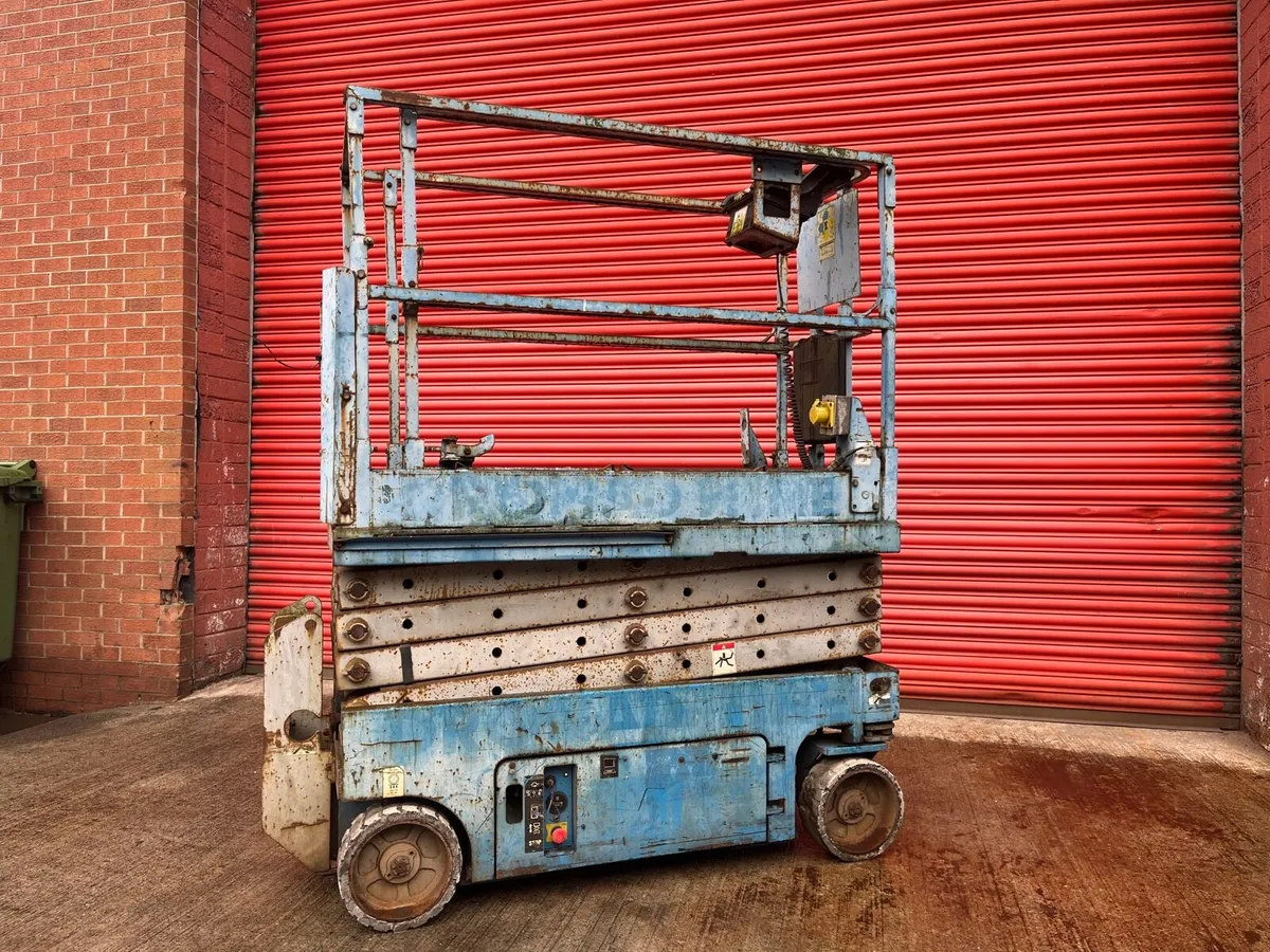 Genie Scissor Lift - Image 1