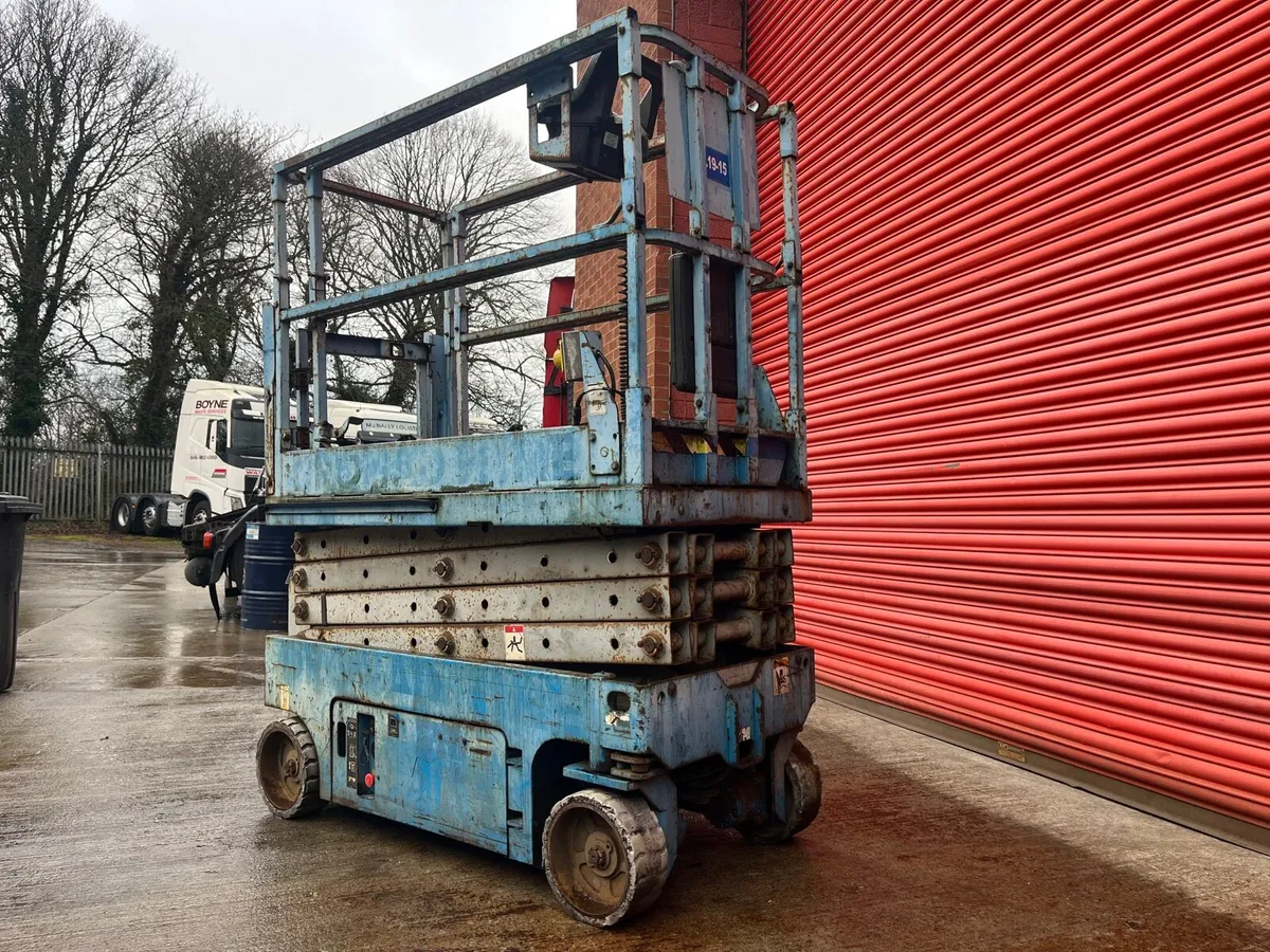 Genie Scissor Lift - Image 2