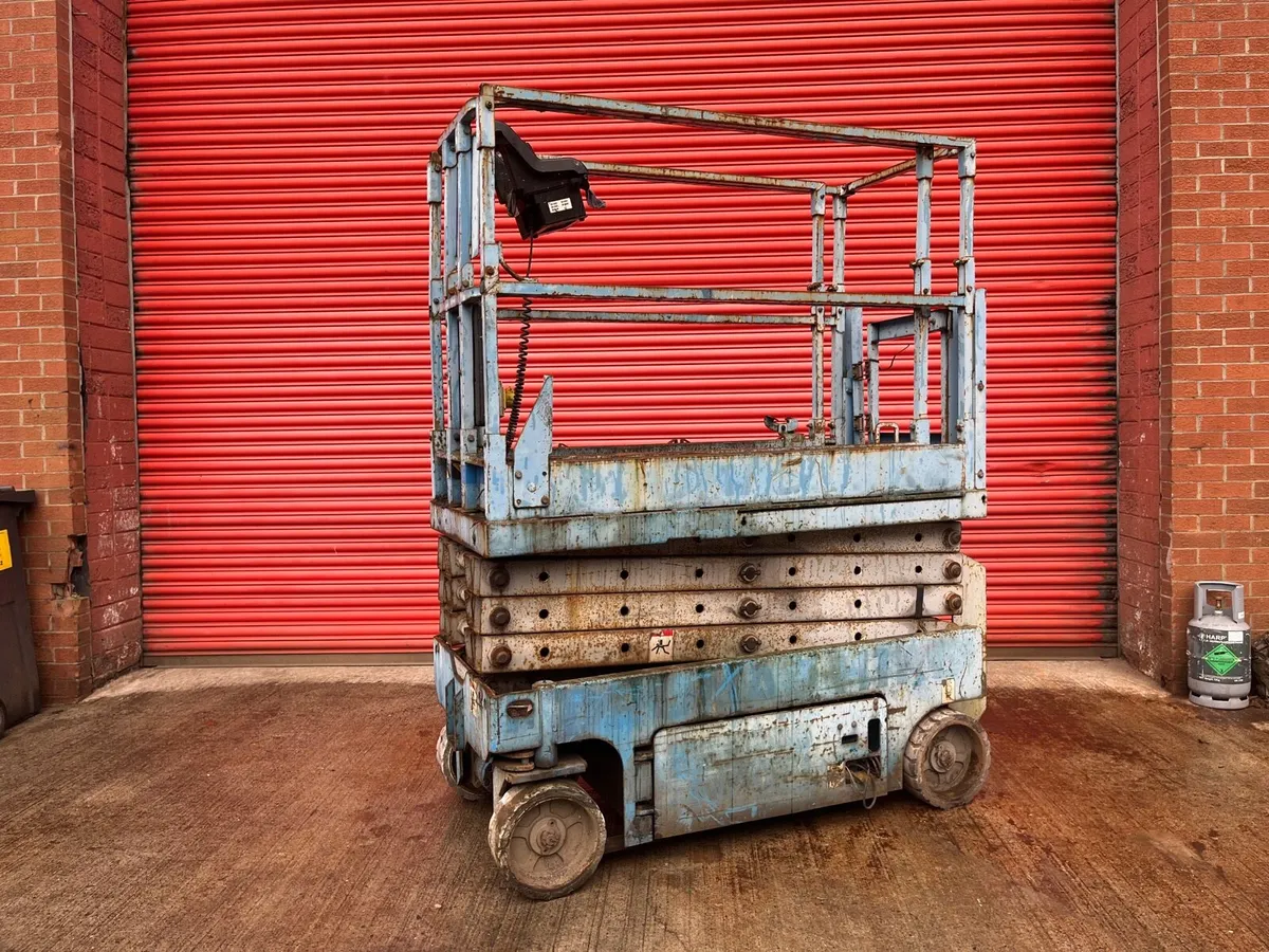 Genie Scissor Lift - Image 3