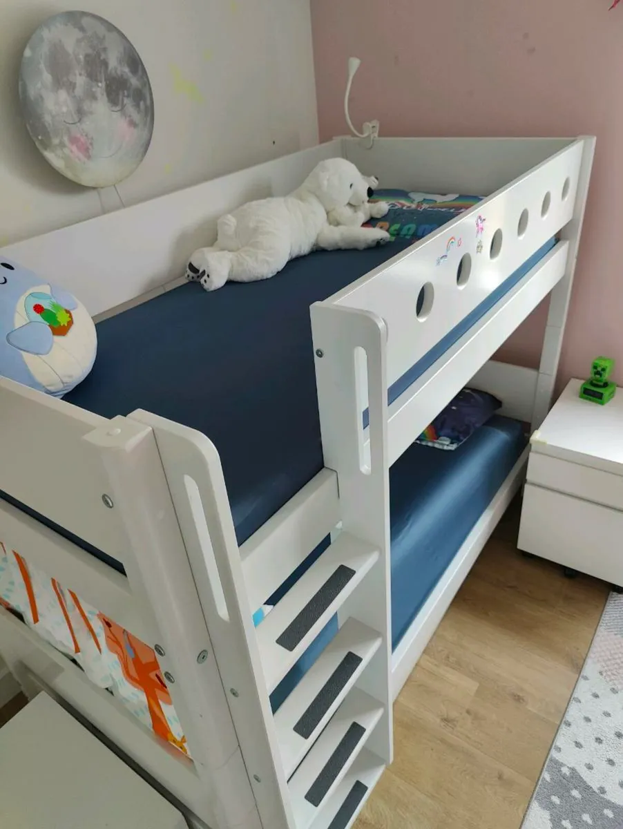 Triple bunk bed - Image 1