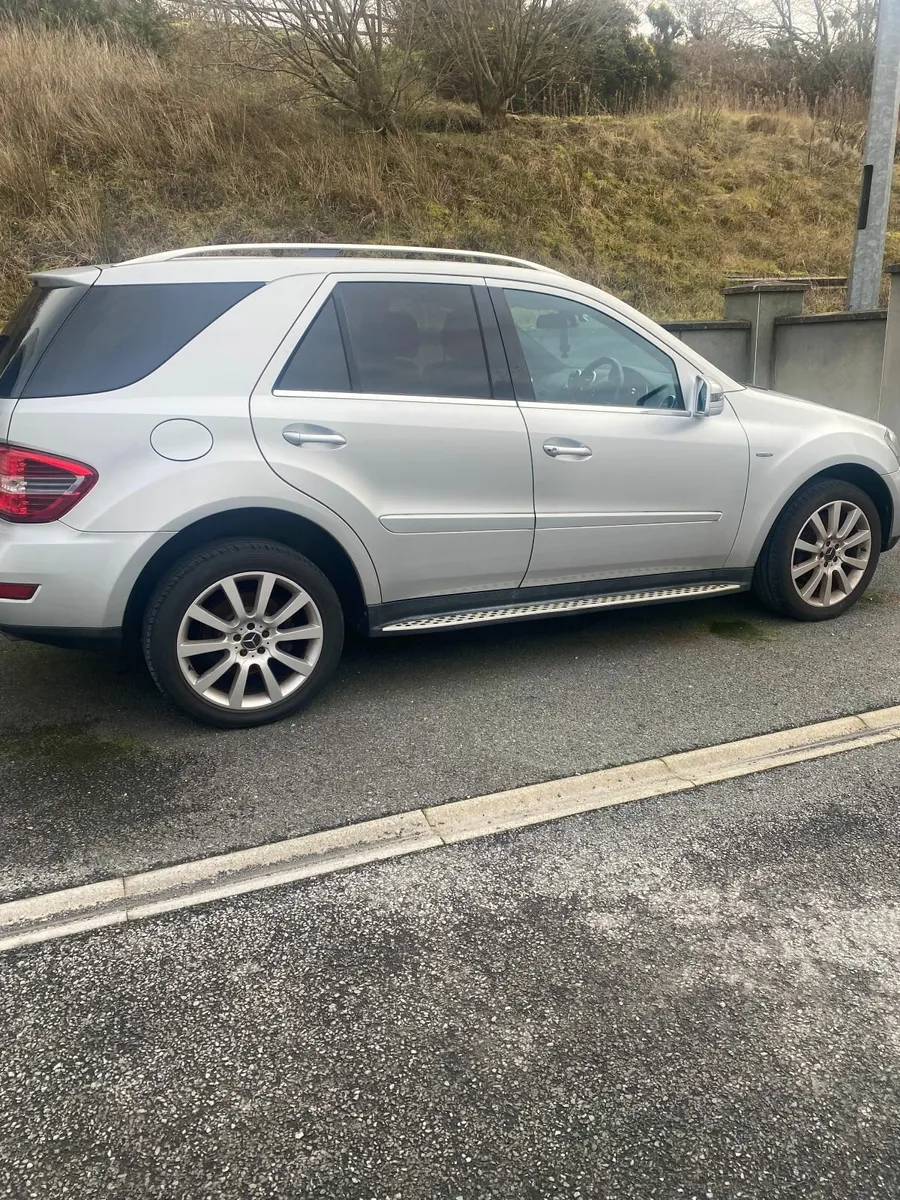Mercedes-Benz ML-Class 2011 - Image 4