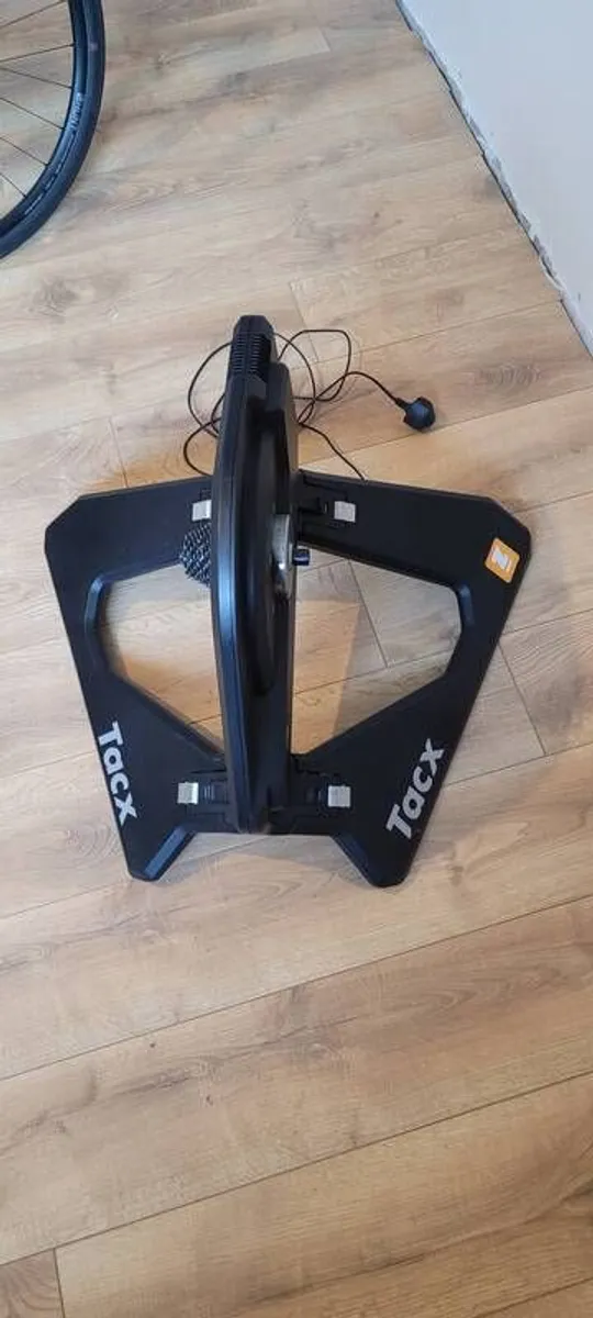 Tacx Neo turbo trainer - Image 1