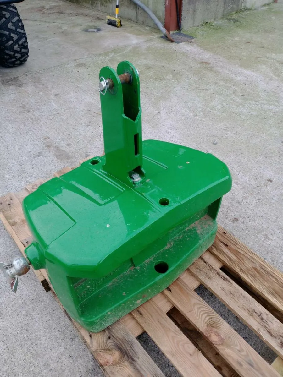 John Deere 900kg weight block - Image 4