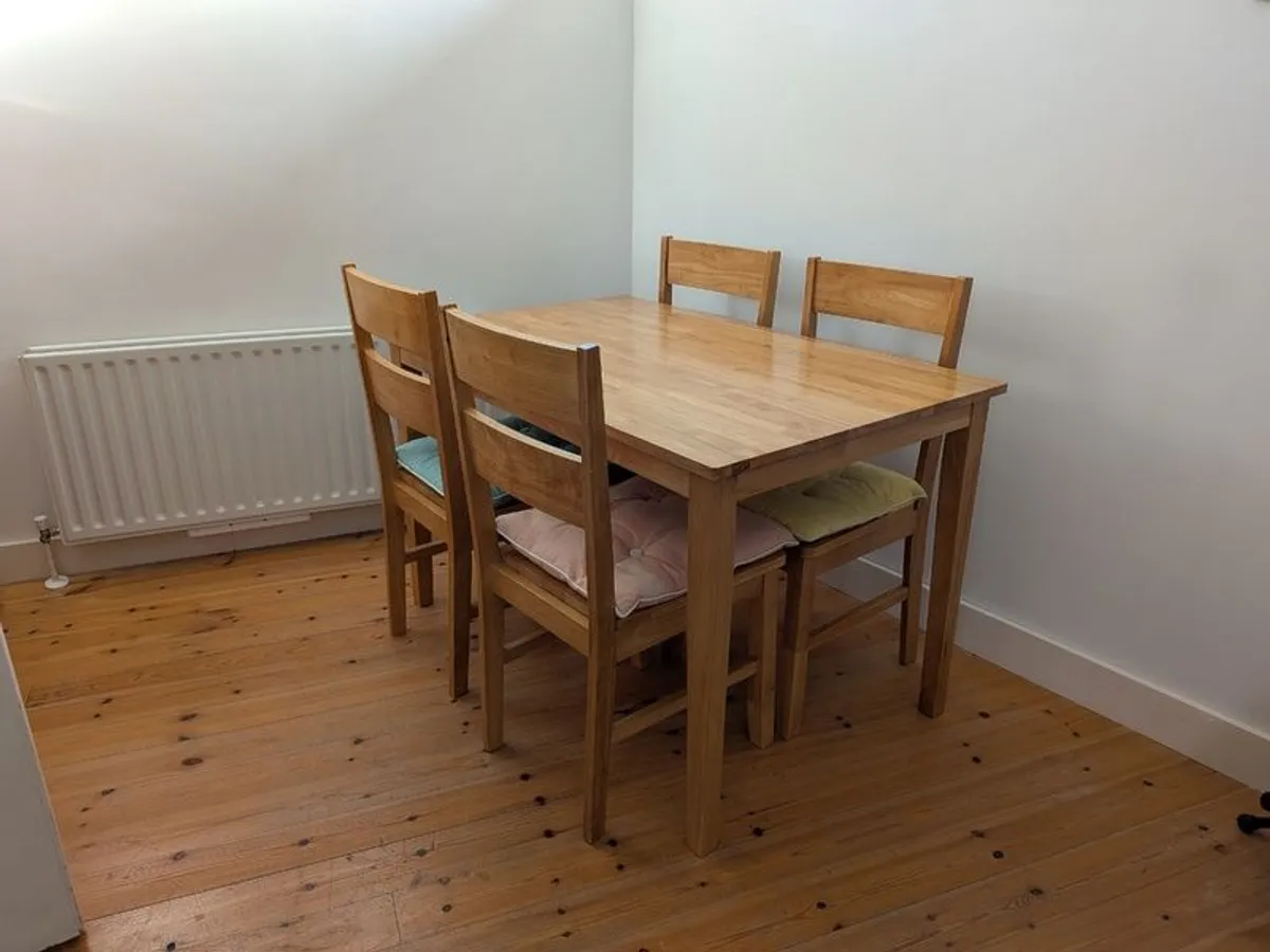 Table and four chairs - Image 1
